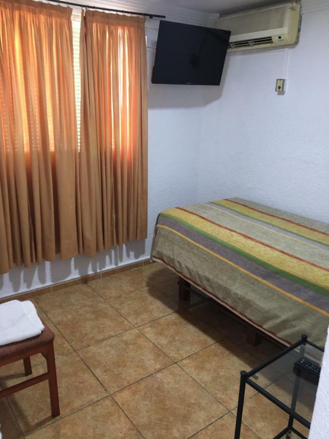 סביליה Hostal Alcobia מראה חיצוני תמונה